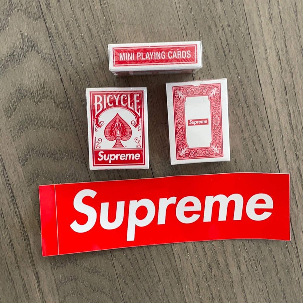 BRAND NEW SUPREME MINI DECK OF CARDS (1 DECK)